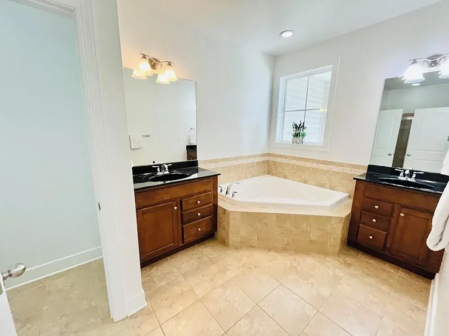 Catalina Circle 21307