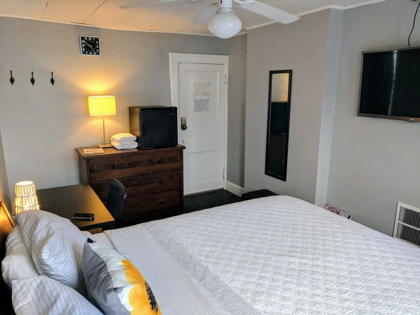 The Wayfaring Buckeye Hostel