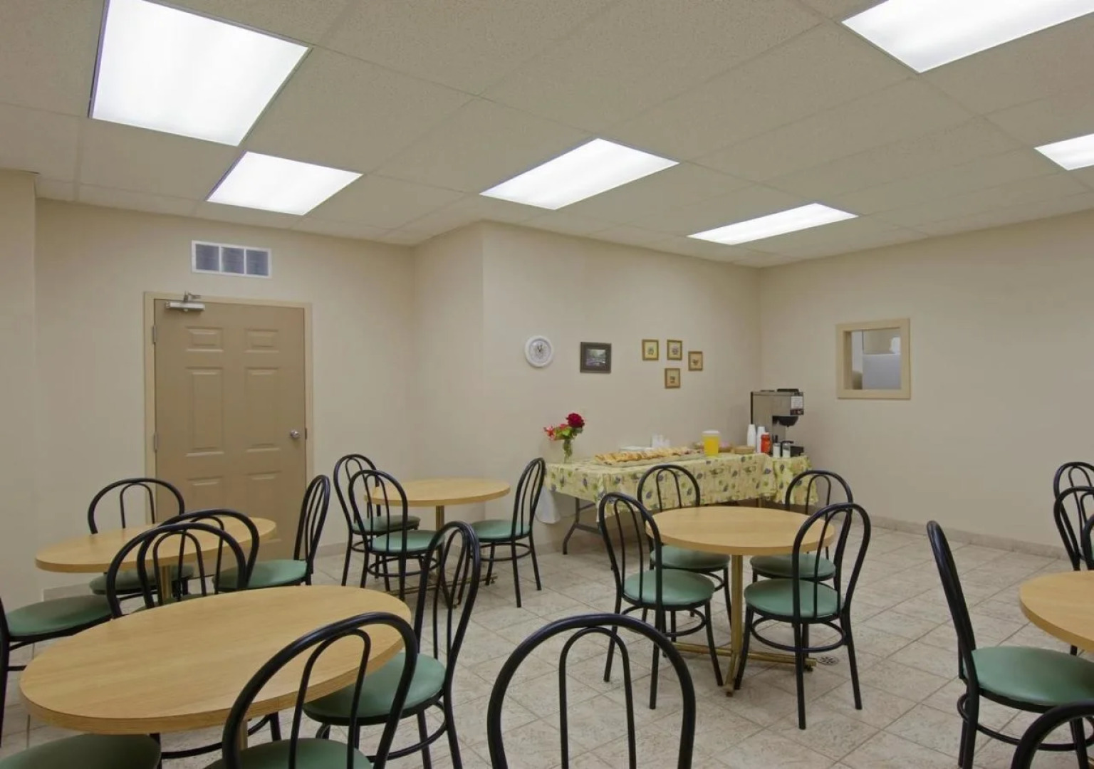 Super 8 by Wyndham Niagara Falls by the Falls