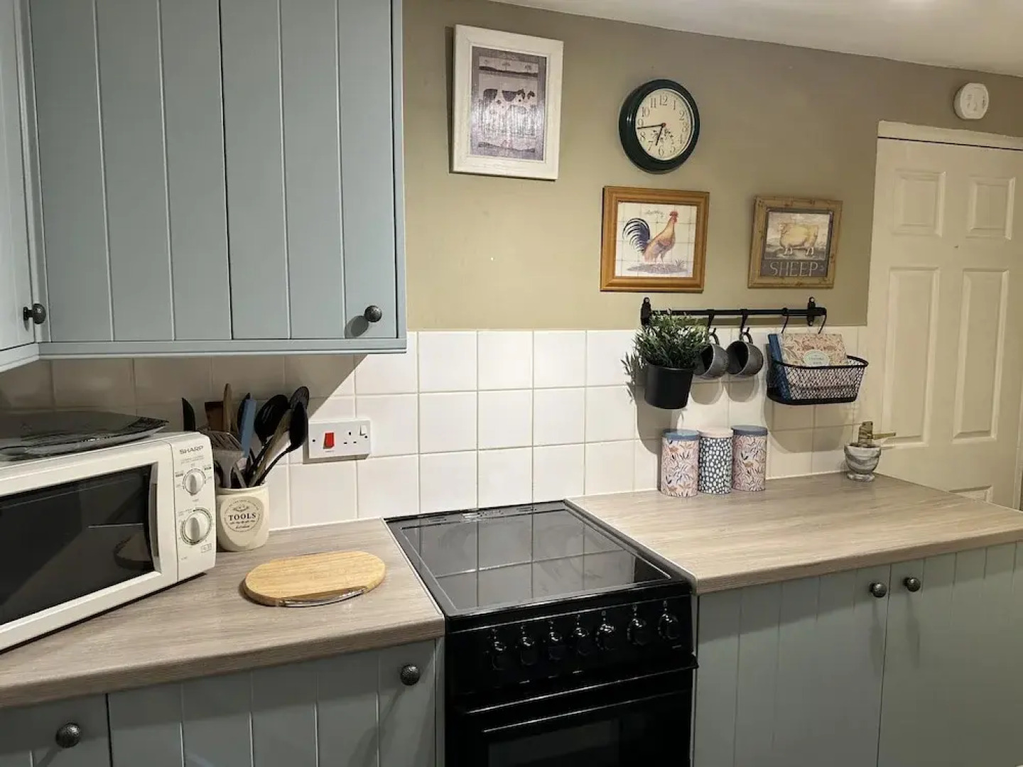 Llanidloes - Sleeps 7 - Parking - Pet Friendly