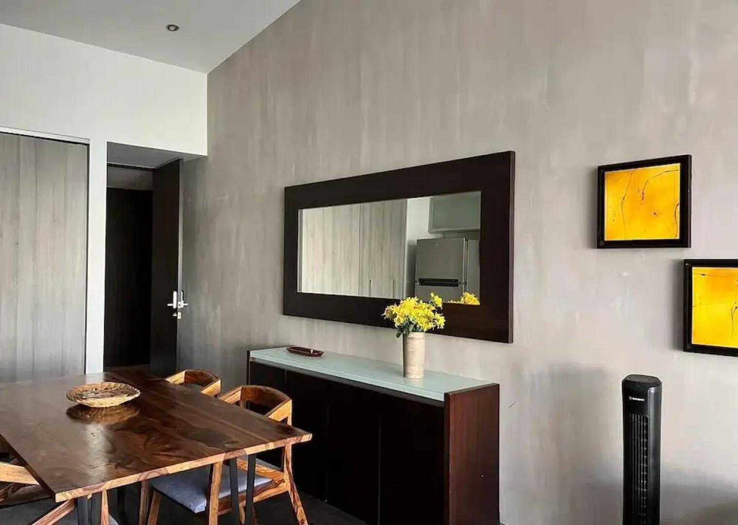 BEE Suites Santa Ana