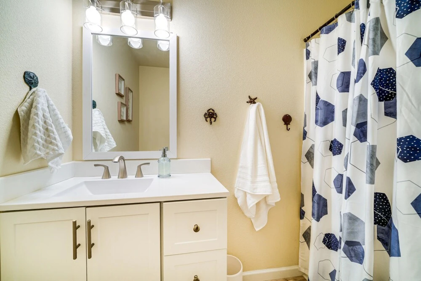 Nags Head Vacation Rental w/ Hot Tub: Near Beach!