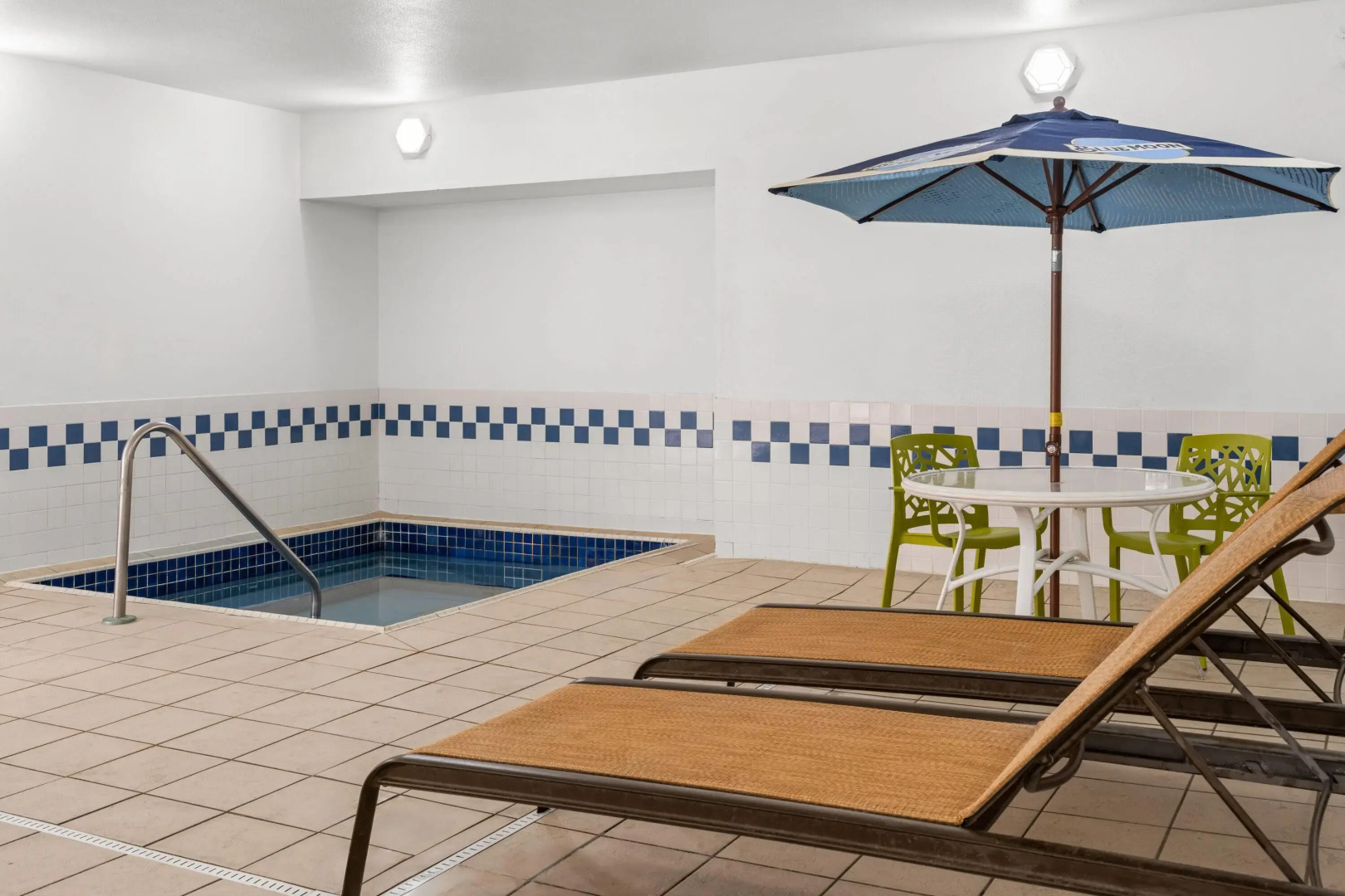 Travelodge by Wyndham Fargo West Acres