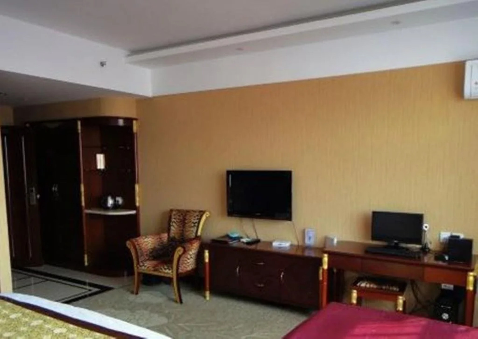 Golden Harbour Hotel