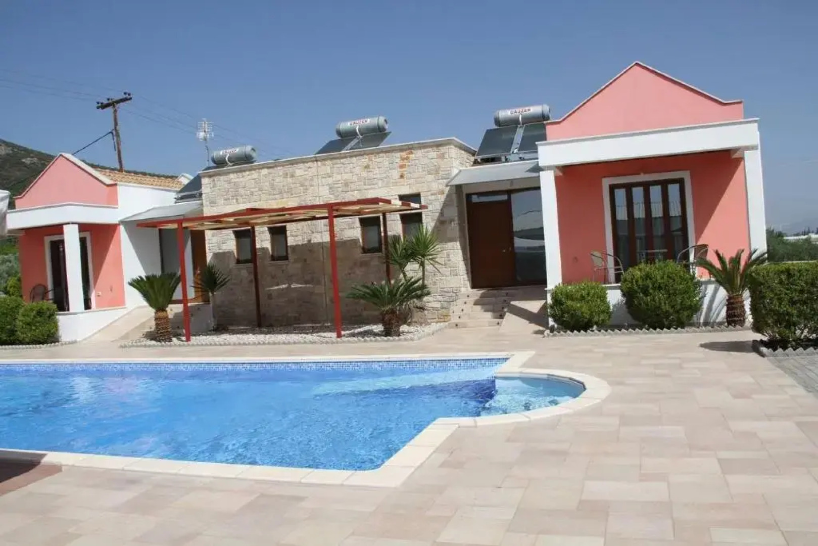 ΑΡΙΩΝ Village & Suites