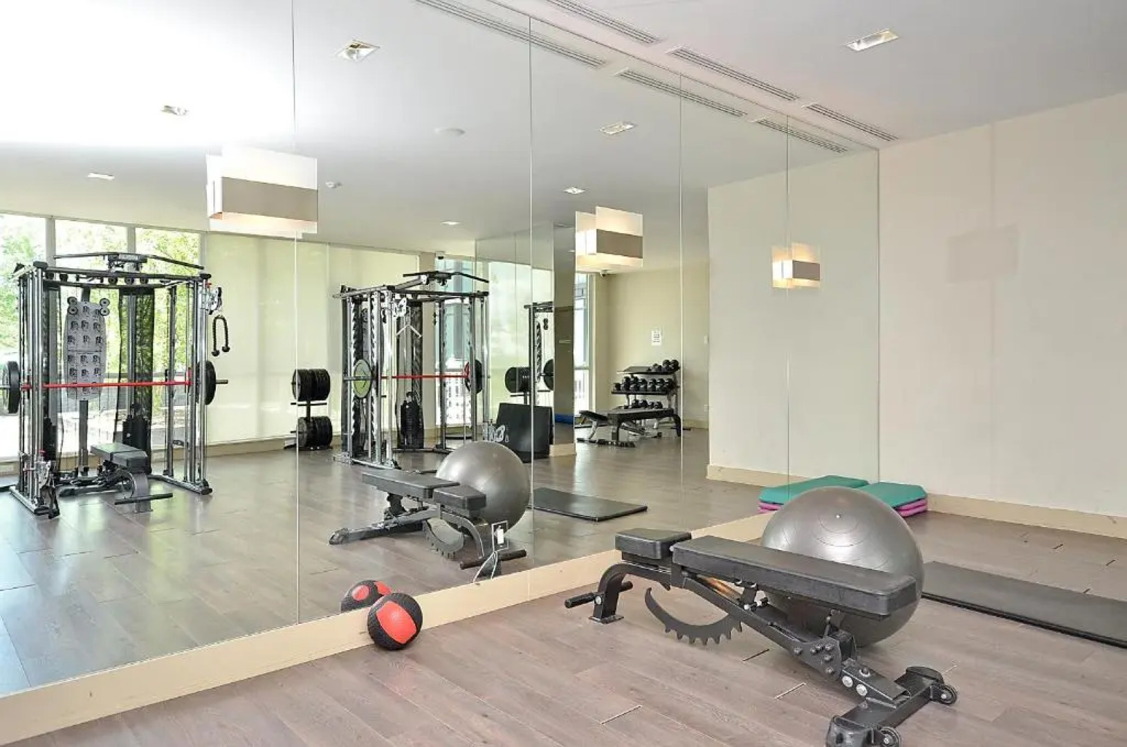 Royal Stays Furnished Apartments - Square One