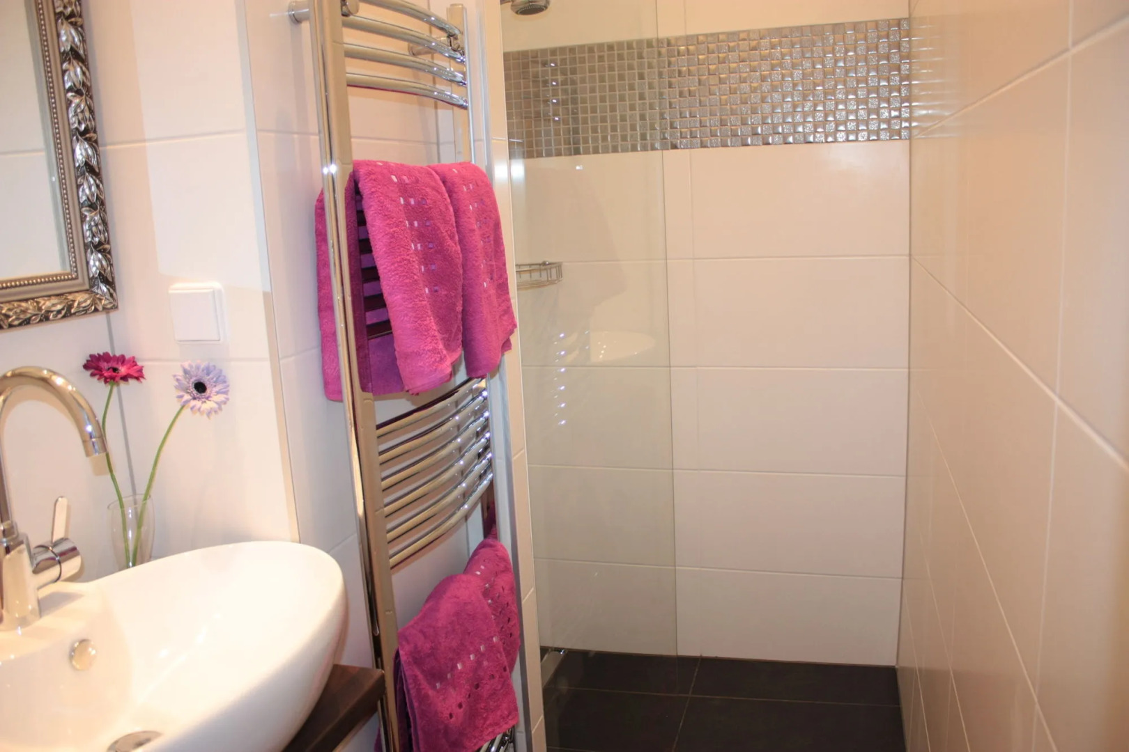 GoVienna Small Modern Apartment