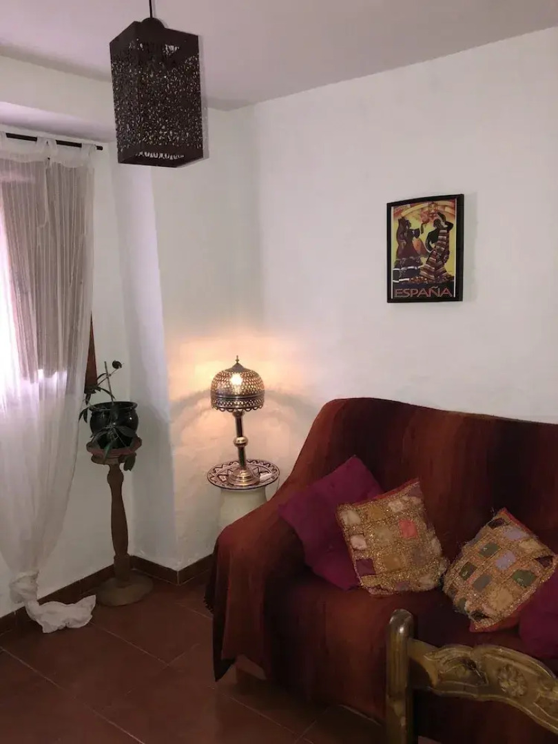 Cottage - Sleeps 4 - Pet Friendly - Patio