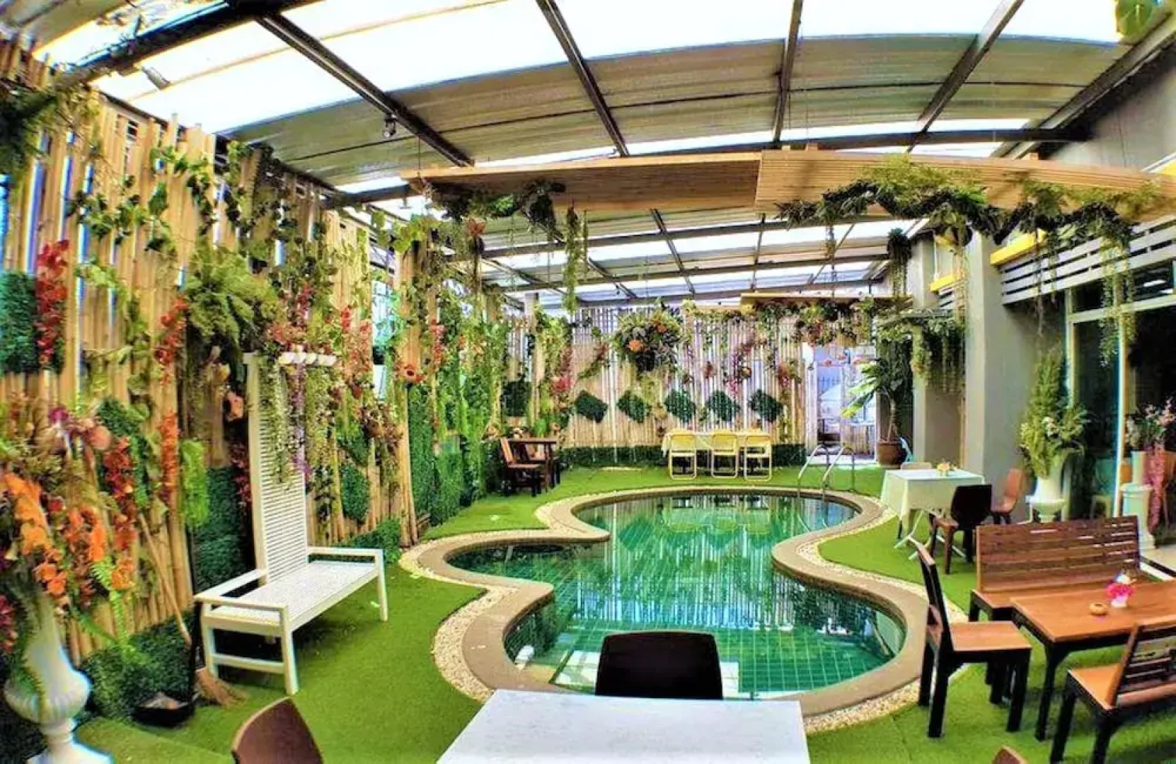 Omsaga Phuket Hotel