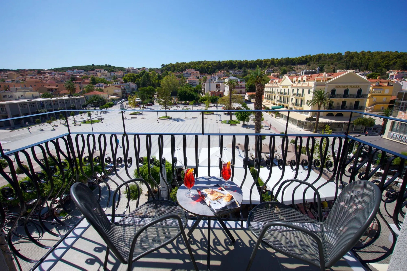 Aenos Hotel