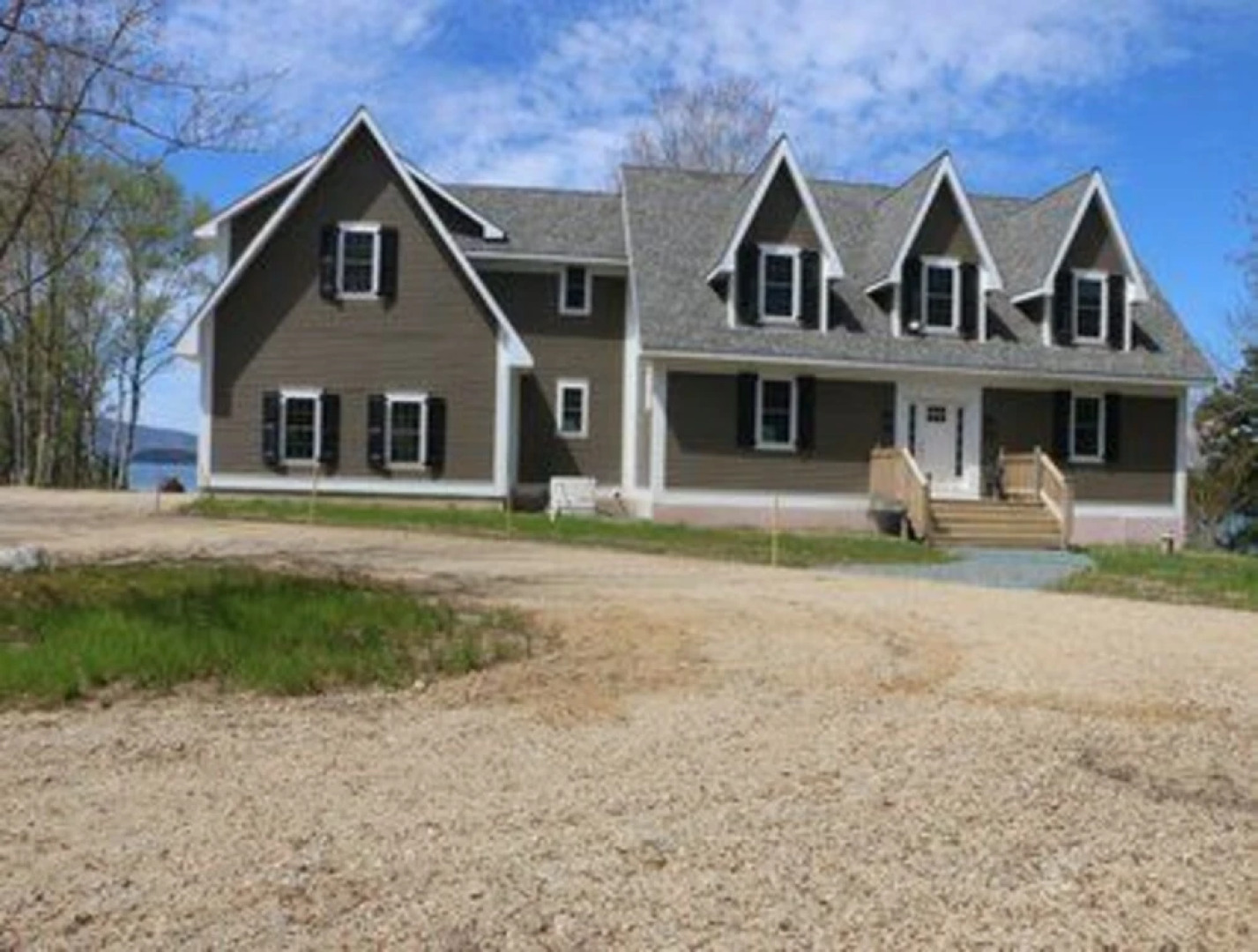 Clamshell by the Sea - Six Bedroom Home