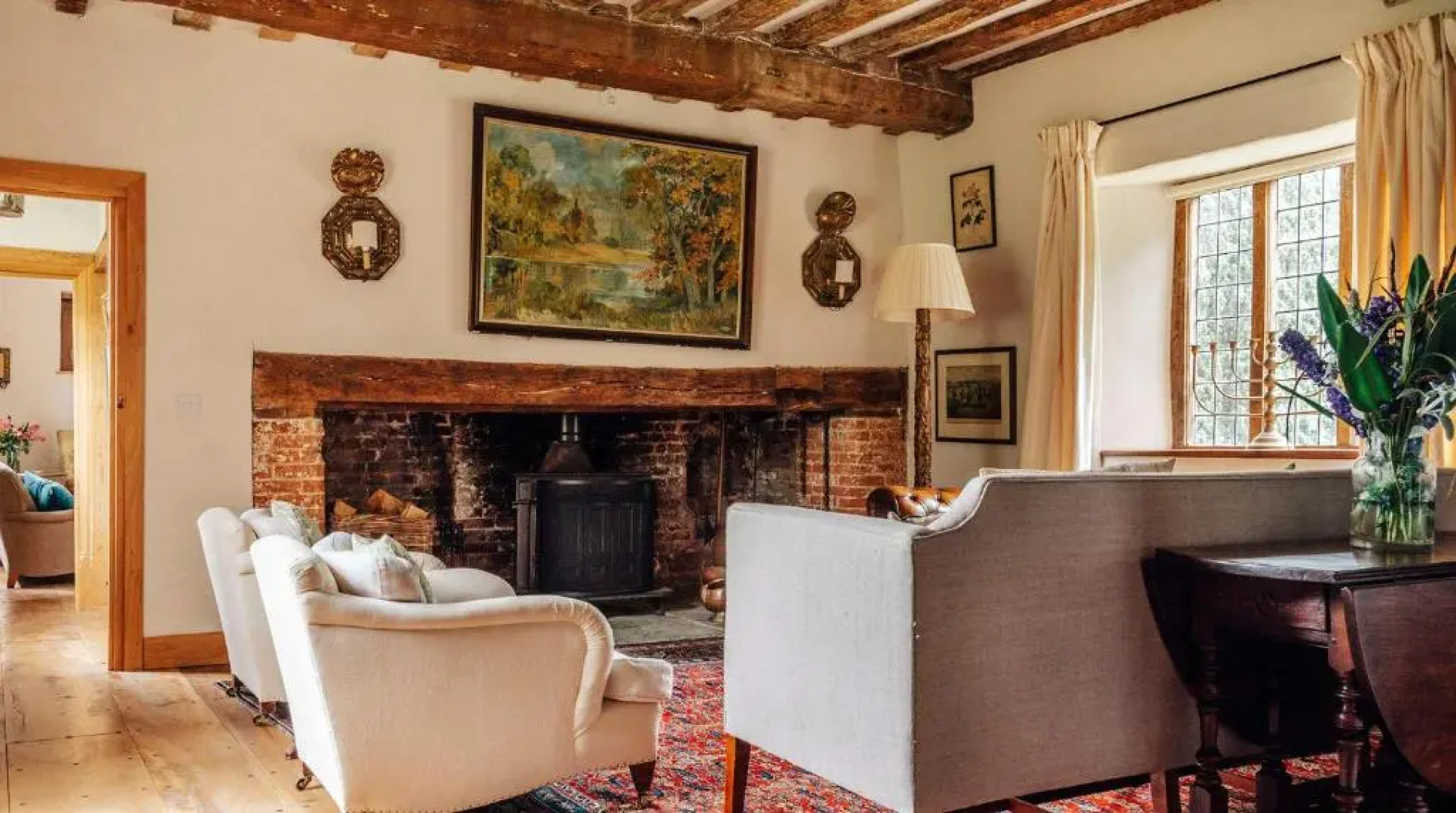 Lavish Tudor Estate Gardens - Sleeps 25