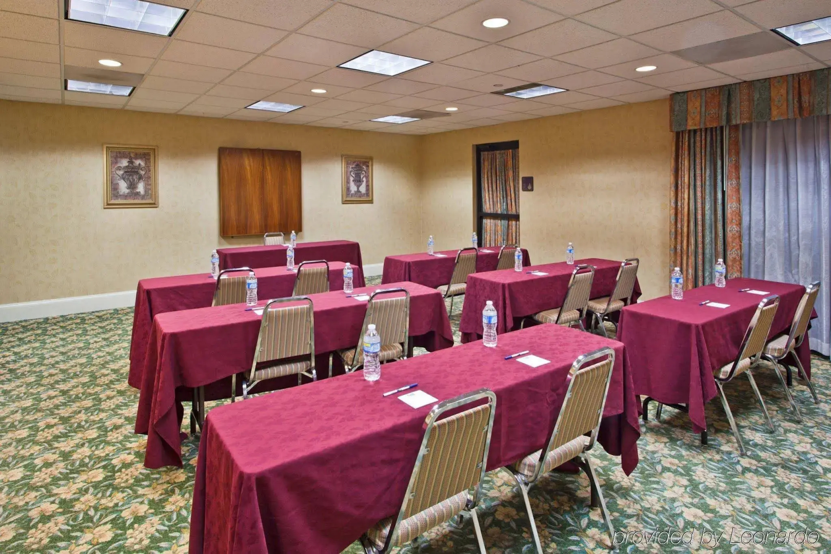 Holiday Inn Express Hotel & Suites Tampa-Anderson Rd/Veteran by IHG