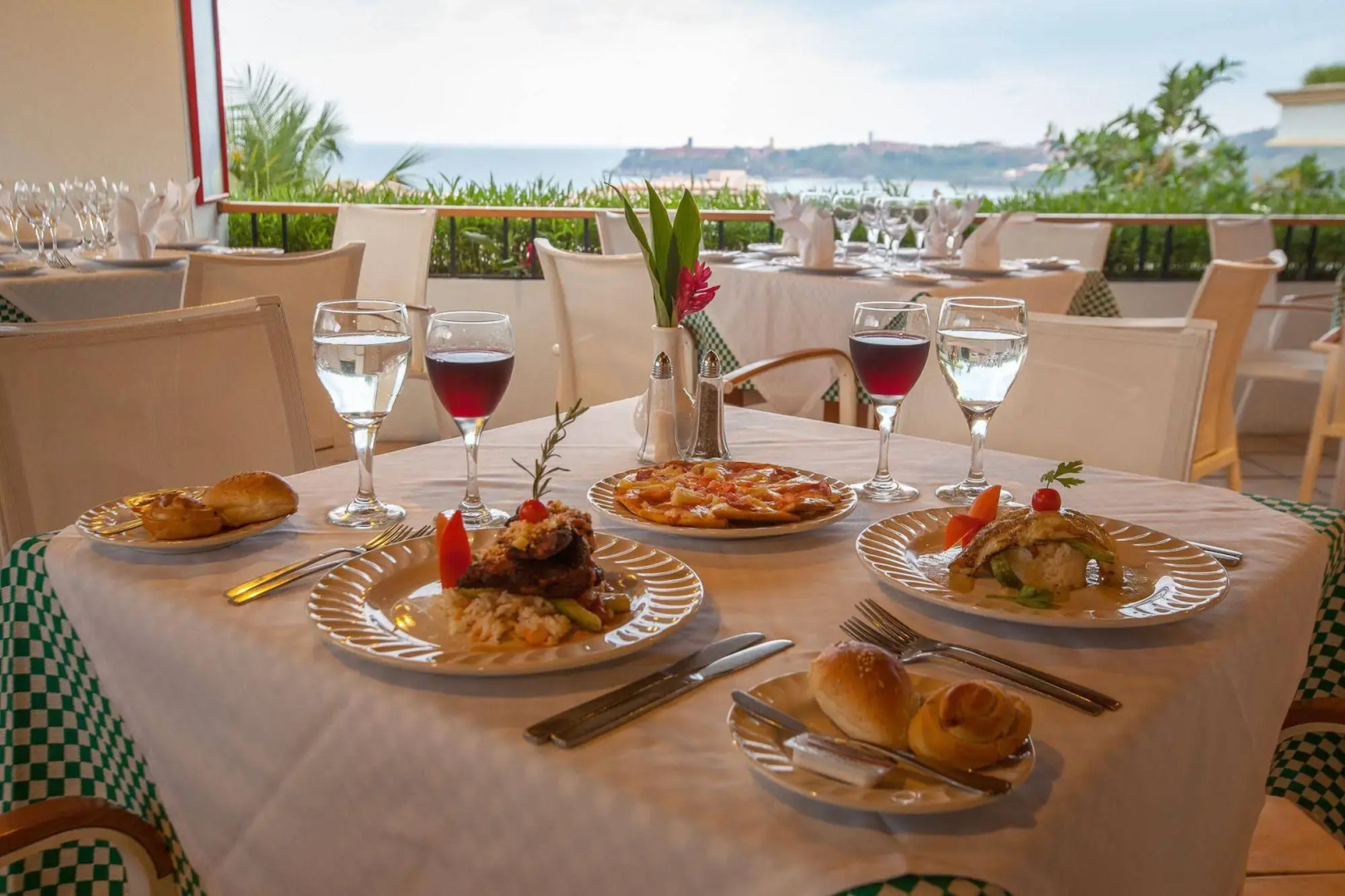 Park Royal Beach Huatulco – All Inclusive