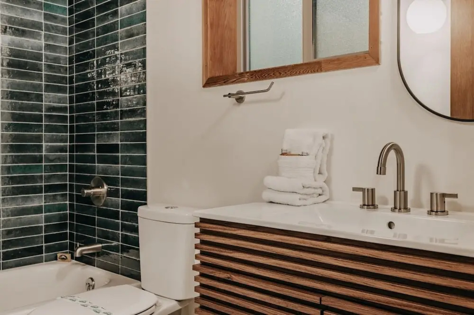 27gs - Bbq - Pets Ok - Wifi - Sleeps 10 3 Bedroom Home by RedAwning