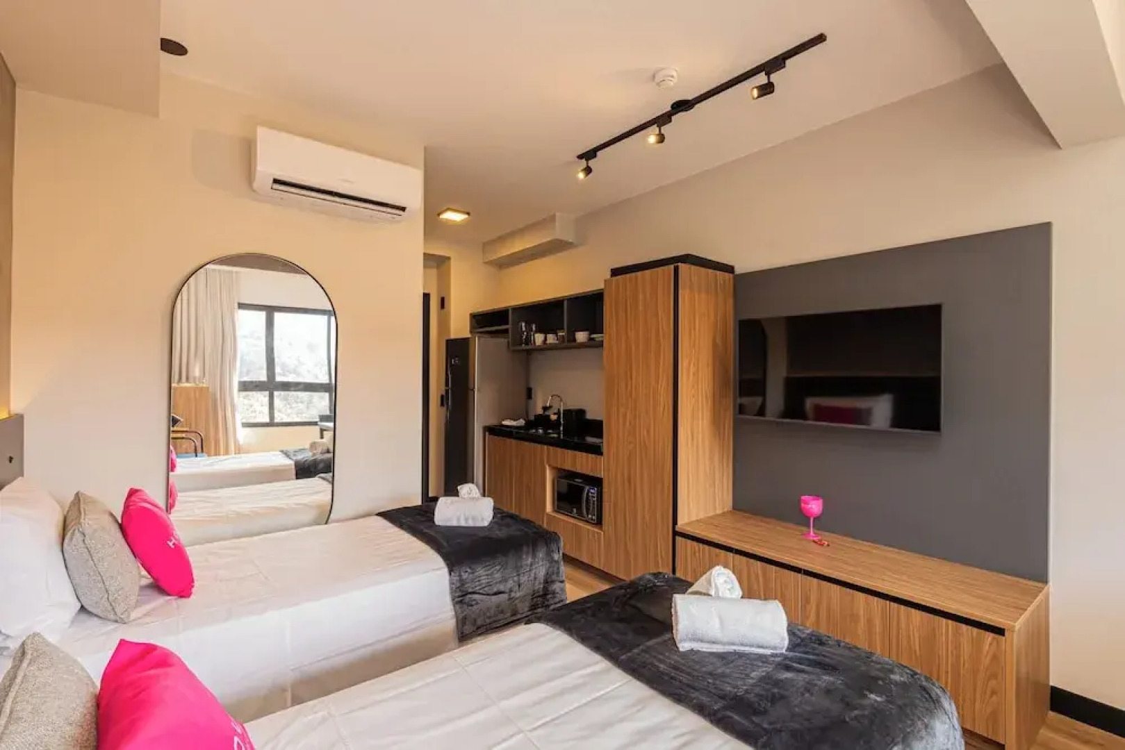 Sky Design Alphaville Housi by Anora