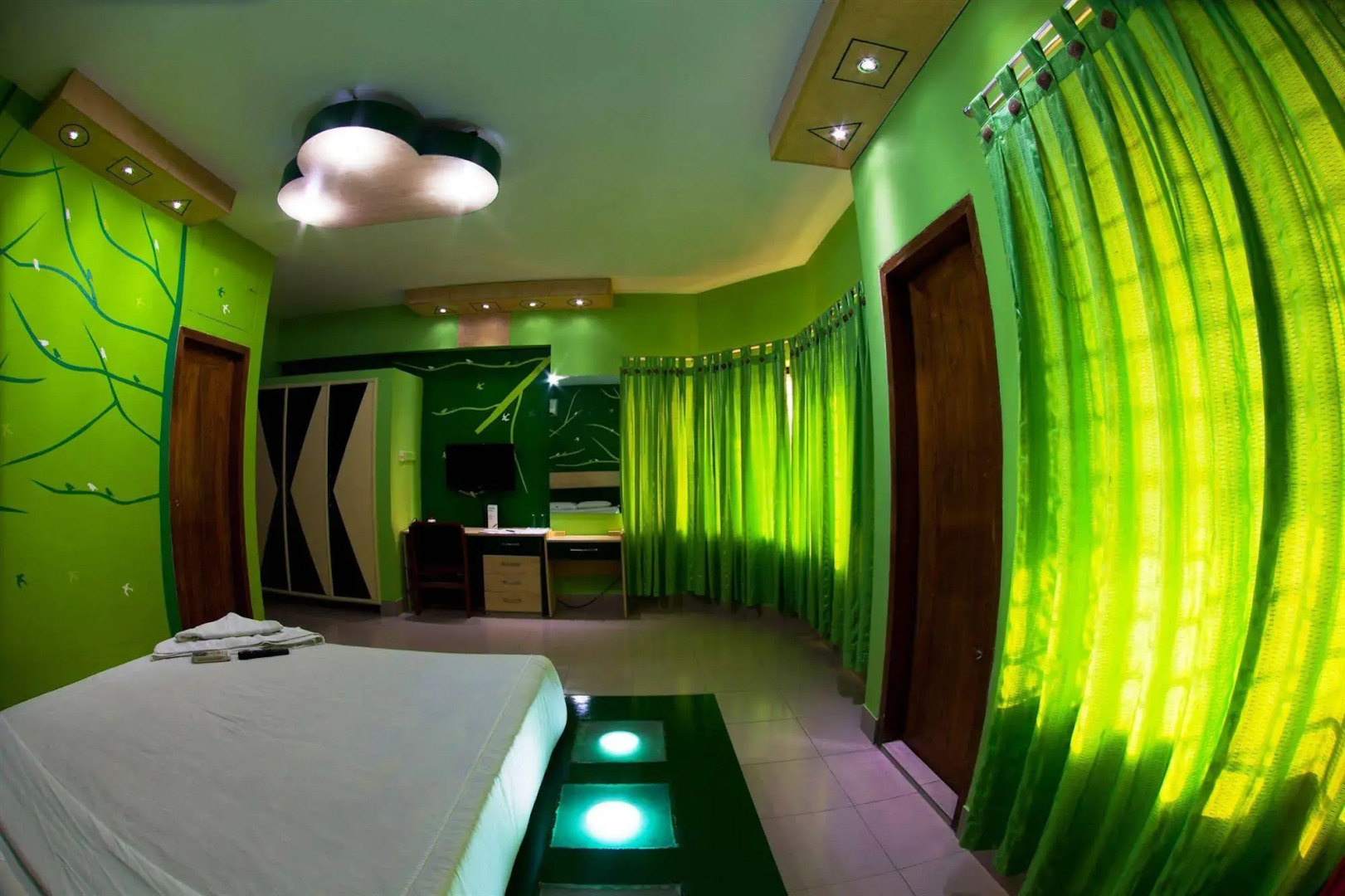 Hotel Tropical Daisy