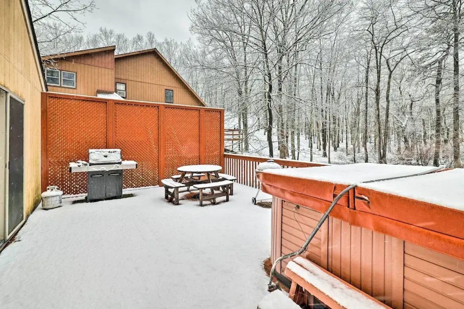 Hot Tub + Deck: Pet-friendly Poconos Getaway!