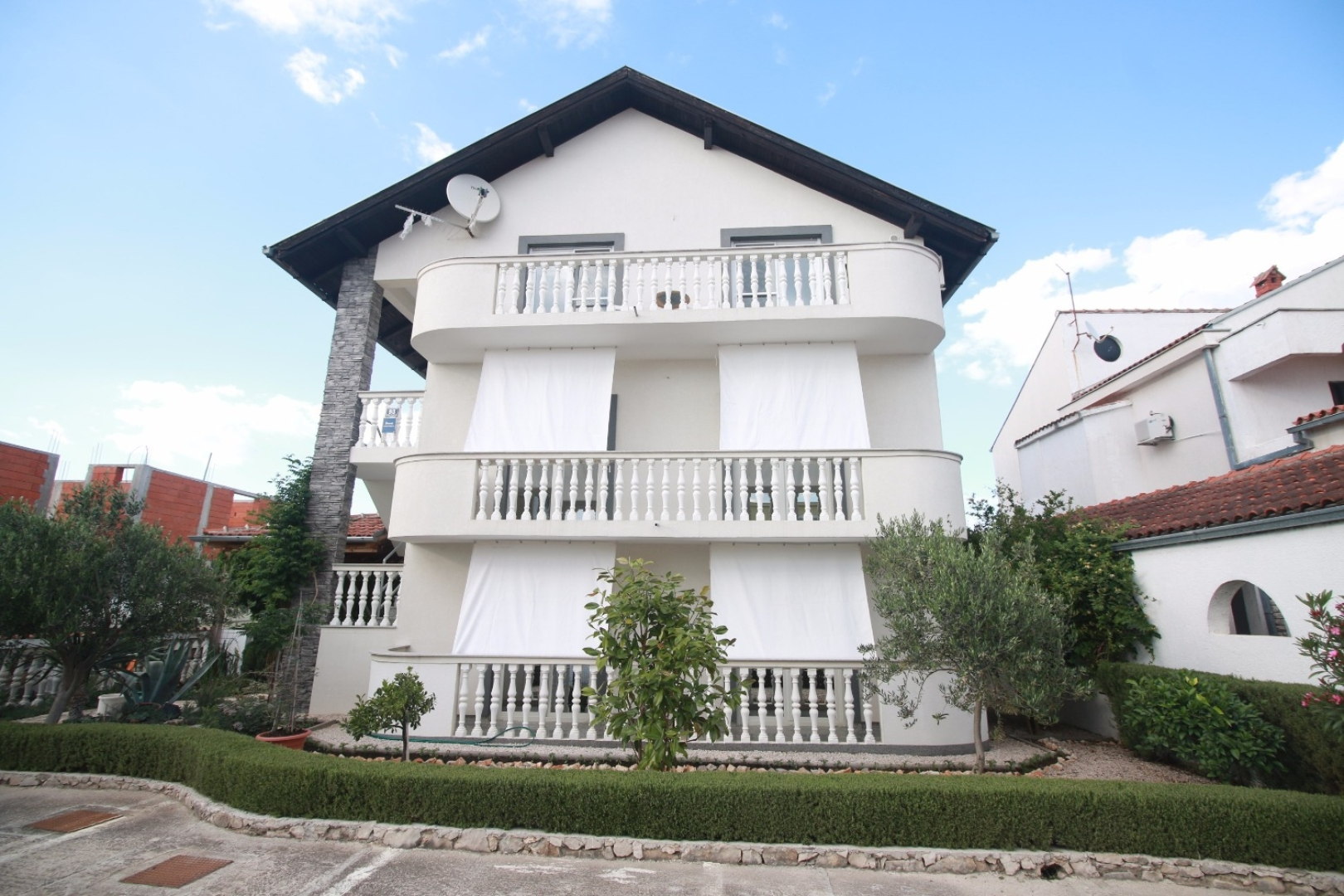 Apartment Zora - garden terrace and grill A4 Pirovac, Riviera Sibenik