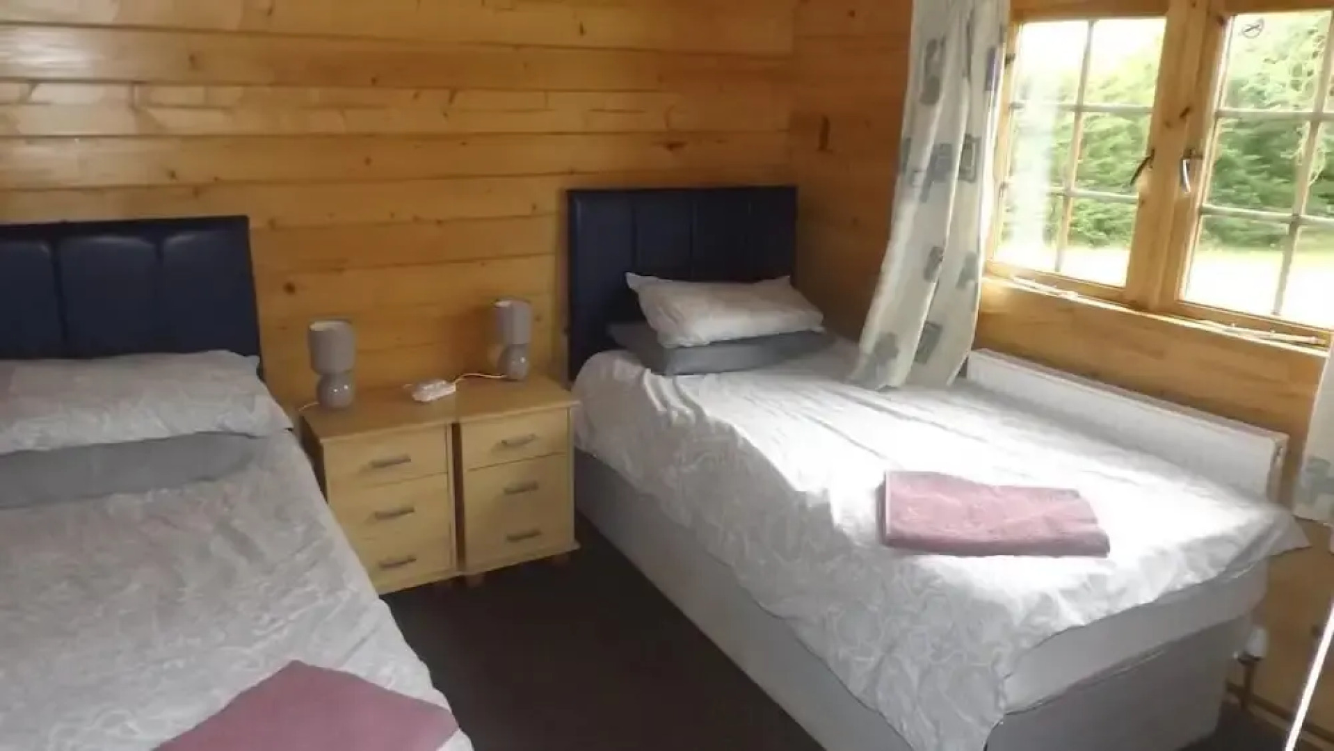 Spacious 3 Bedroom Cabin at Avonvale Holiday Lodge