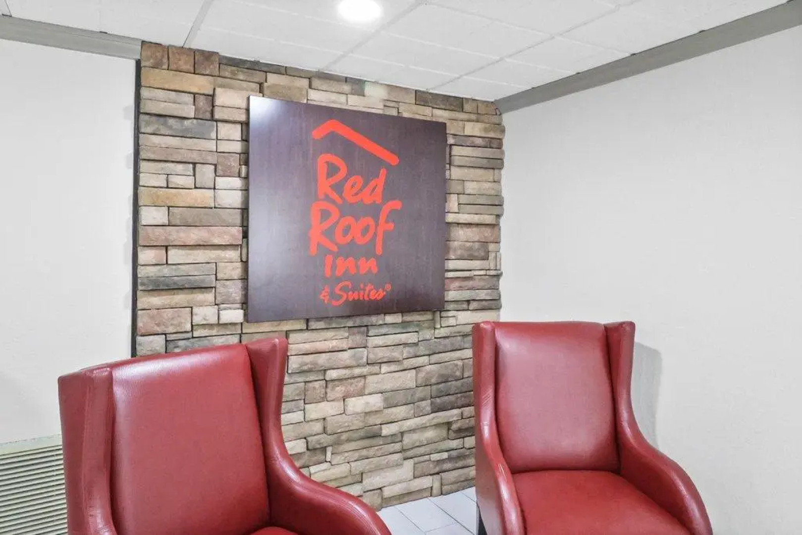 Red Roof Inn & Suites Fayetteville - Fort Bragg