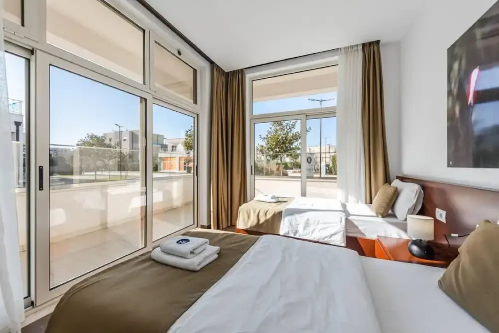 Spacious Apartment by the Beach - Tulipani