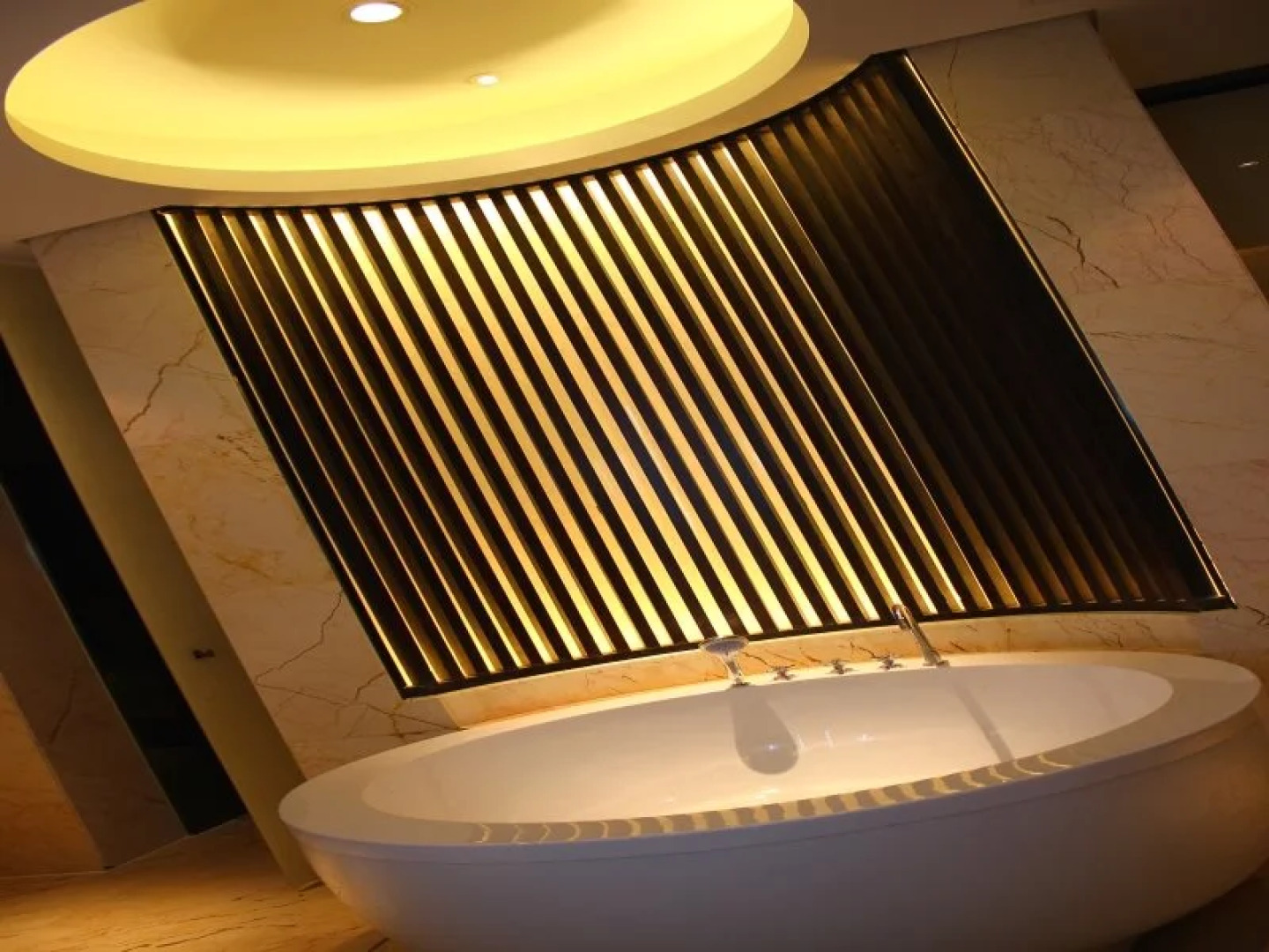 Maritime Hotel (Zhengzhou Century Amusement Park Zhongyuan Tower)