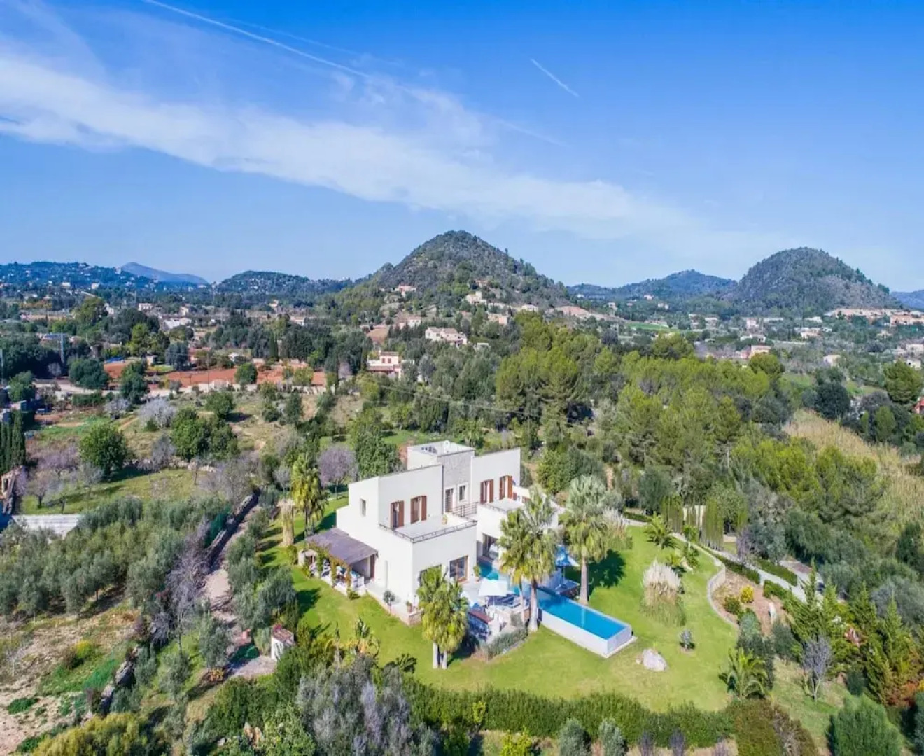 Spacious Villa With Infinity Pool