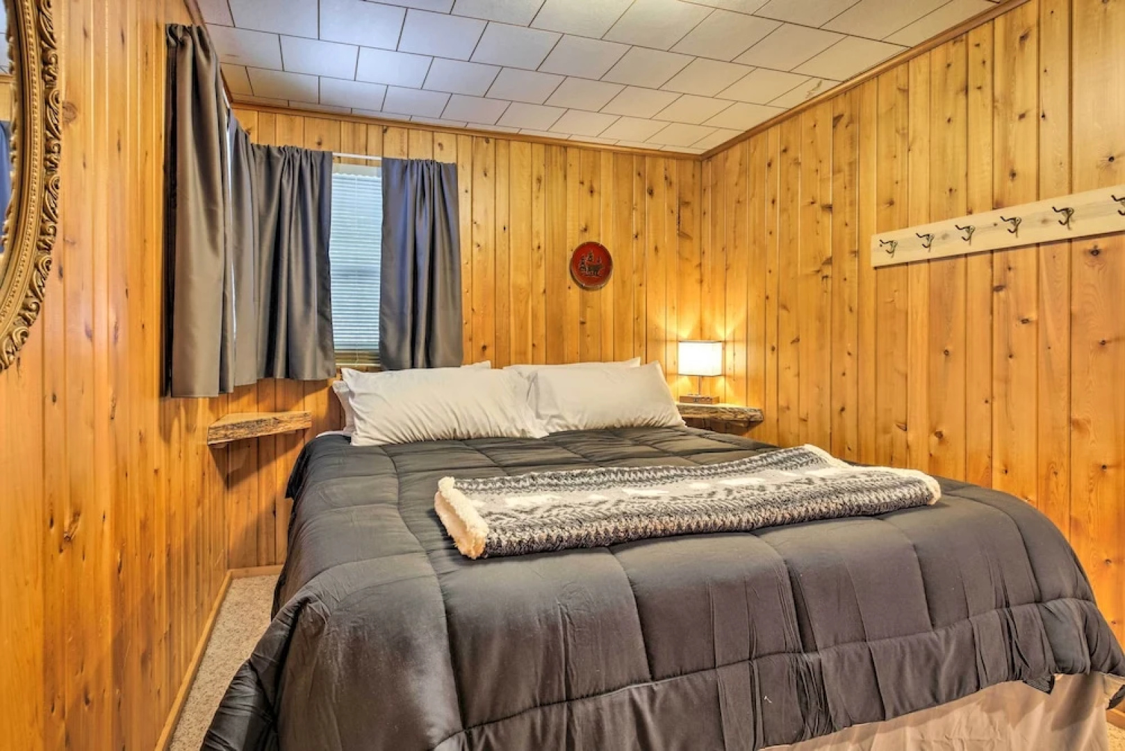 All-season Lakefront Mercer Vacation Rental