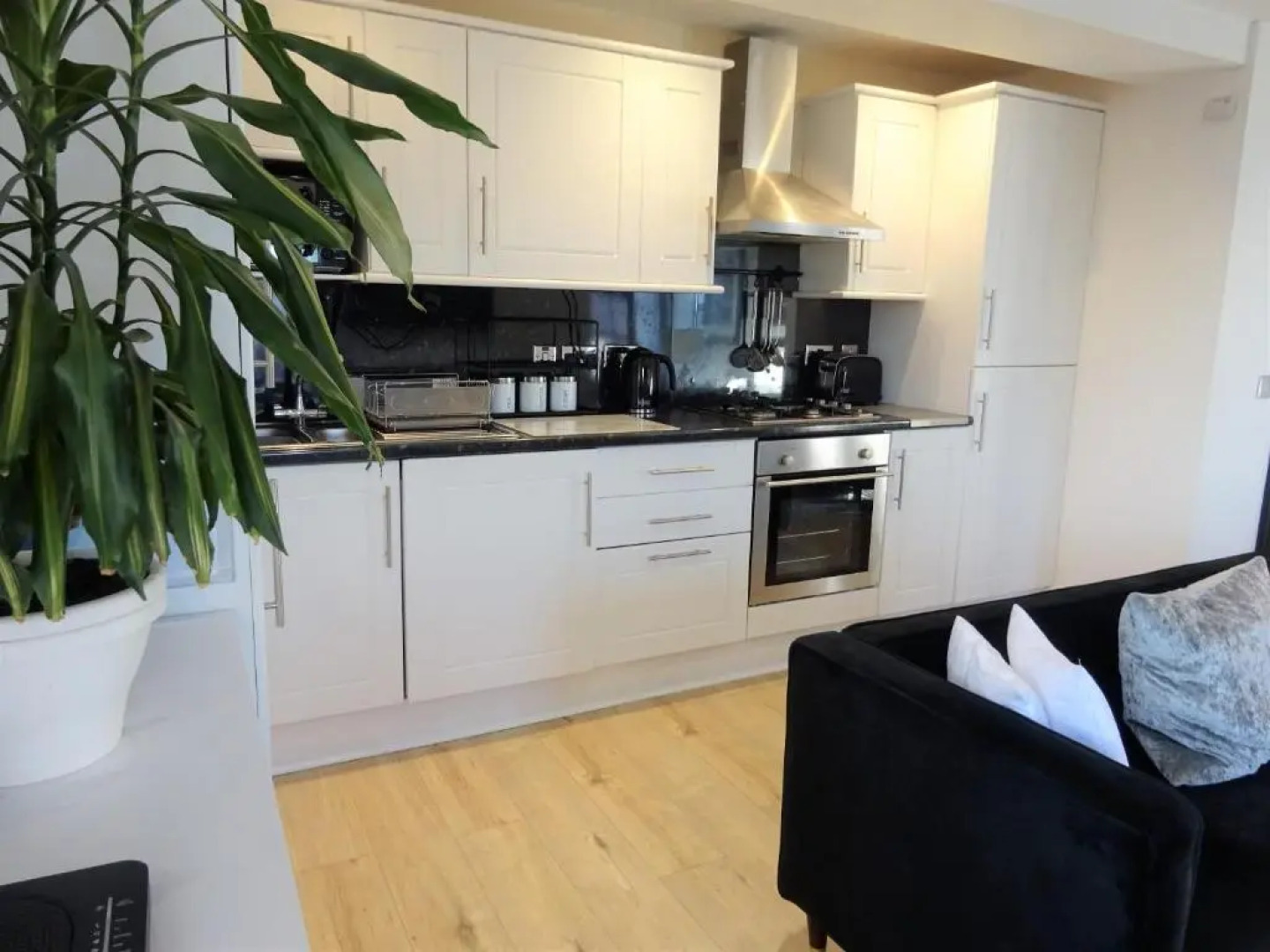 Wigan Central I 1 & 2 Bed Executive Apartments I Family Rooms I Private Balcony I Free Parking