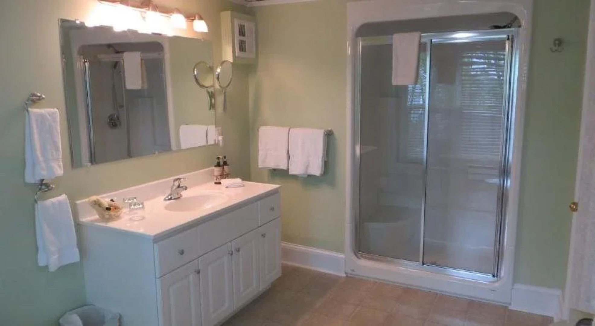 Farmhouse Inn B&B