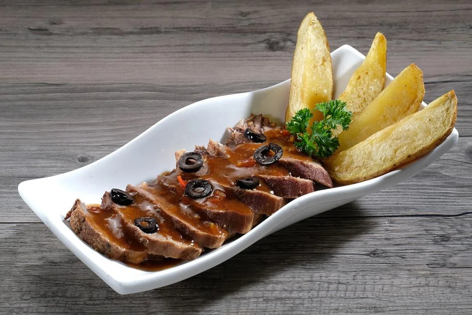 Golden Prince Hotel and Suites