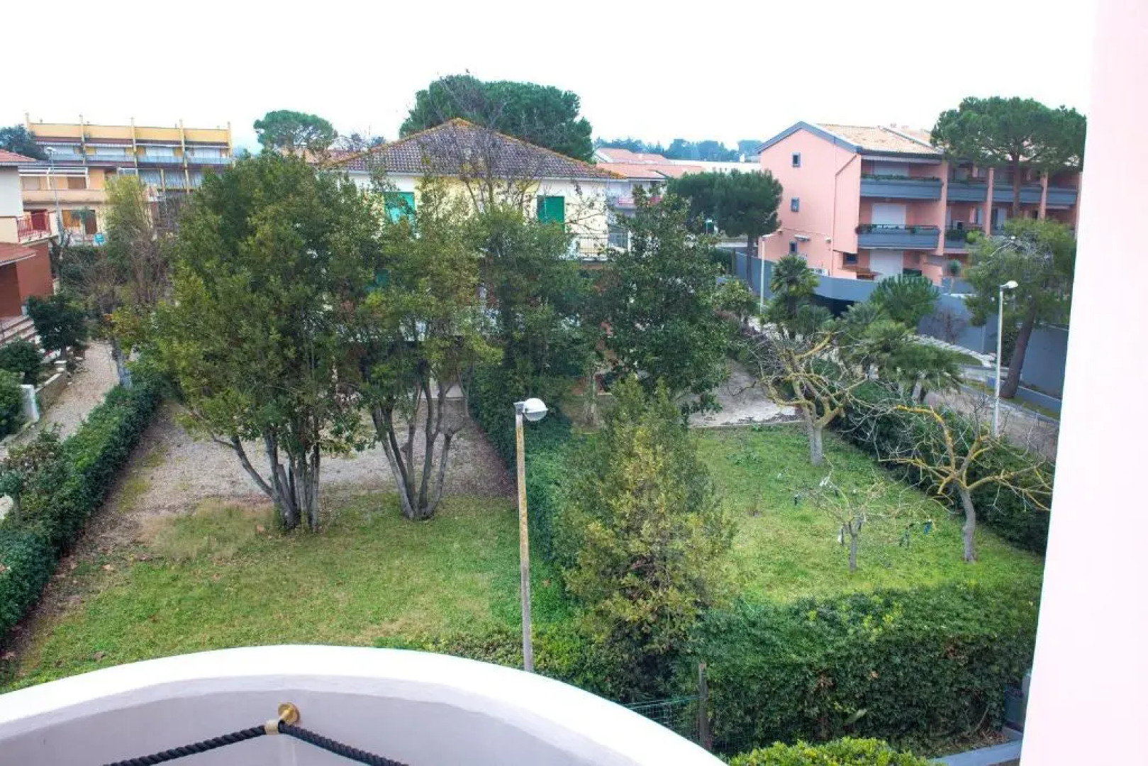 M126 - Marcelli, trilocale fronte mare in residence con piscina