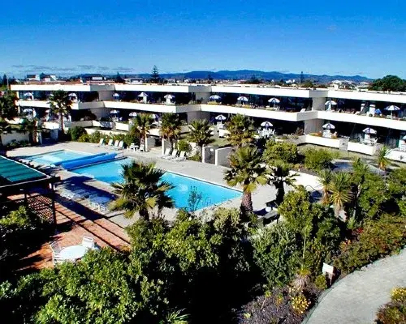 Modern, Spacious Home on Popular Muricata Av - Enjoy Beach, Surf & Sun