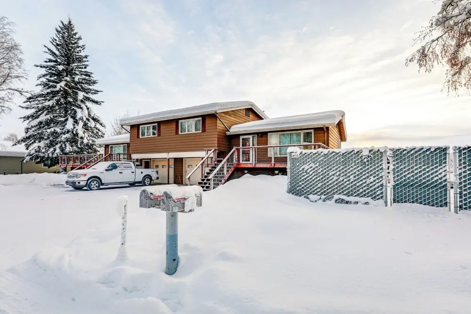 Riverside Retreat: Cozy Fairbanks Home w/ View