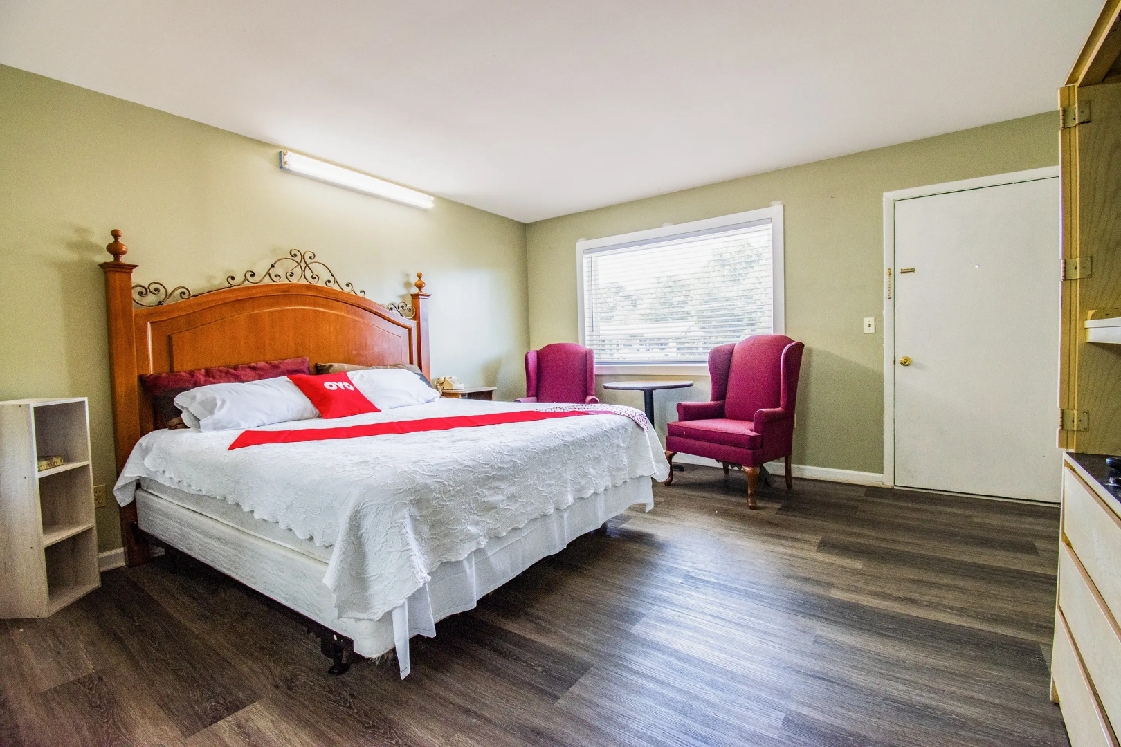 OYO Hotel Calhoun, GA I-75