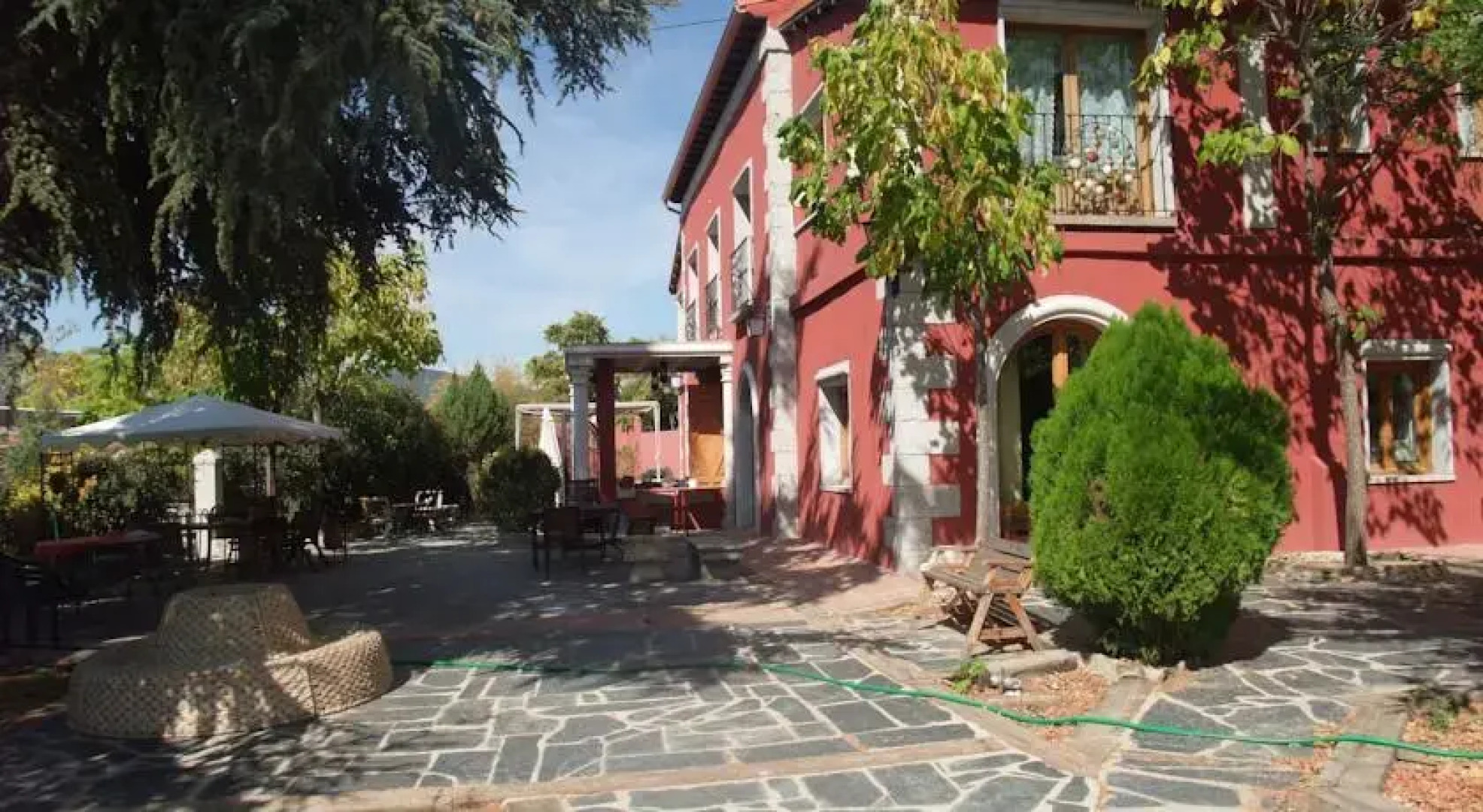 Hospedería El Cedro