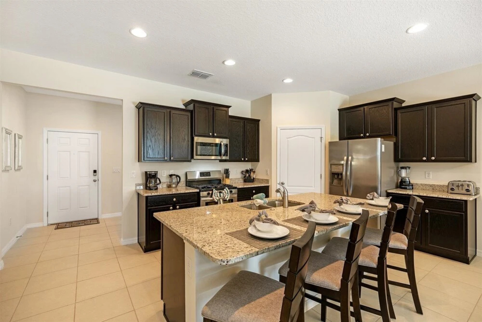 Fabulous Newly Built, 5 bed Villa With Private Pool and Modern Decor - 498