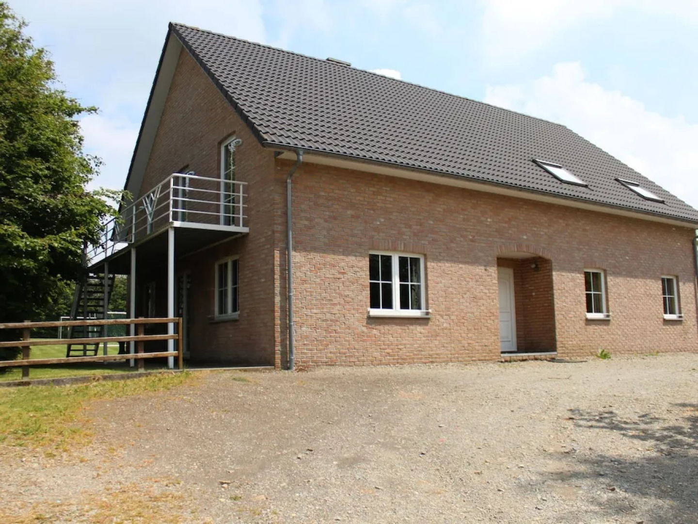 Modern Holiday Home in Robertville with Garden