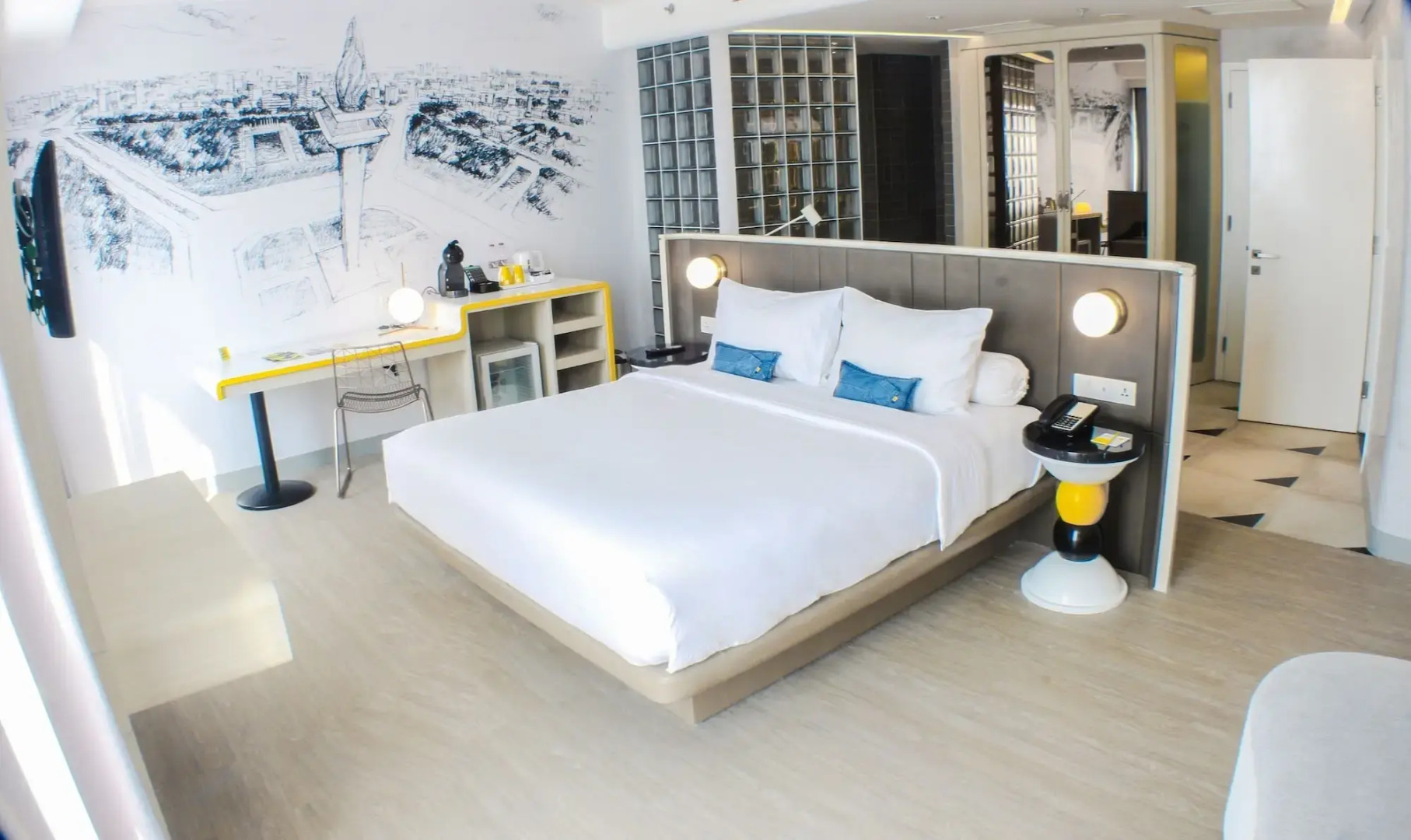 YELLO Hotel Harmoni Jakarta