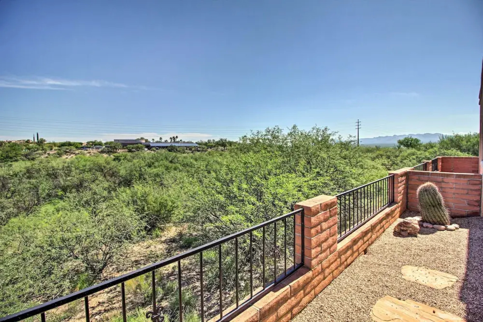 Relaxing Green Valley Townhome ~ 30 Mi to Tucson!
