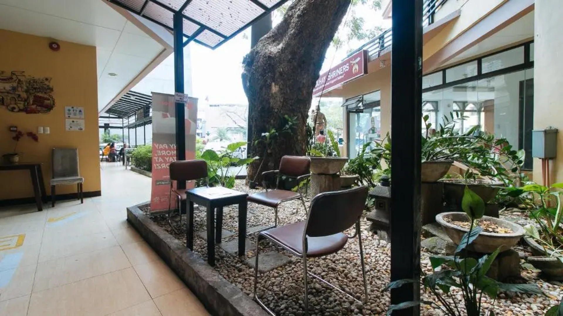 RedDoorz @ Arzo Hotel Grand Lodge