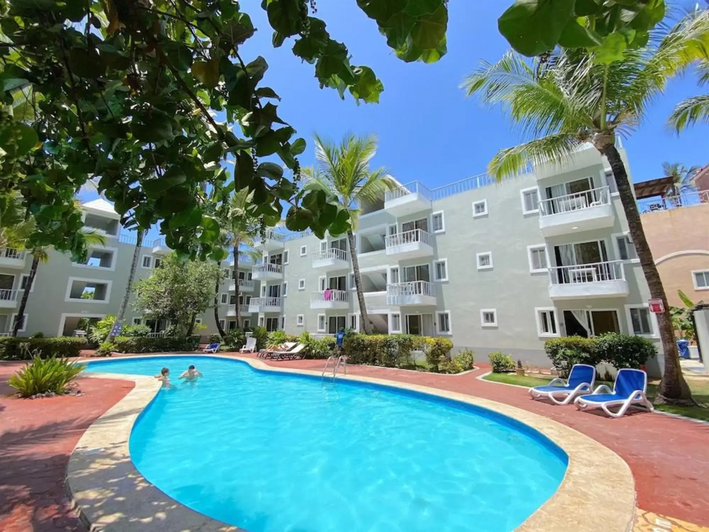 Tropicana Suites Deluxe Beach Club & Pool