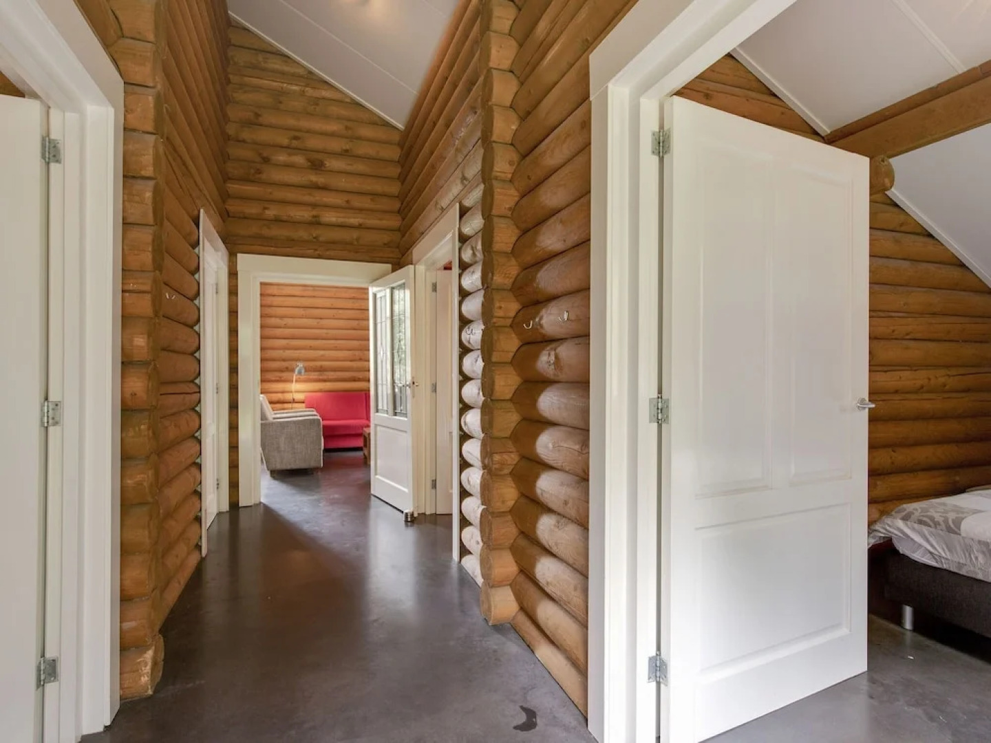 Holiday Bungalow with Sauna, Located on a Pond in Hoge Hexel