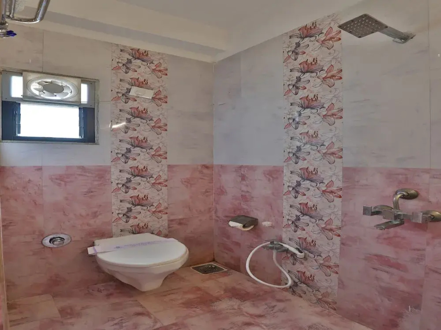 OYO 27897 Hotel The Grand Bansi