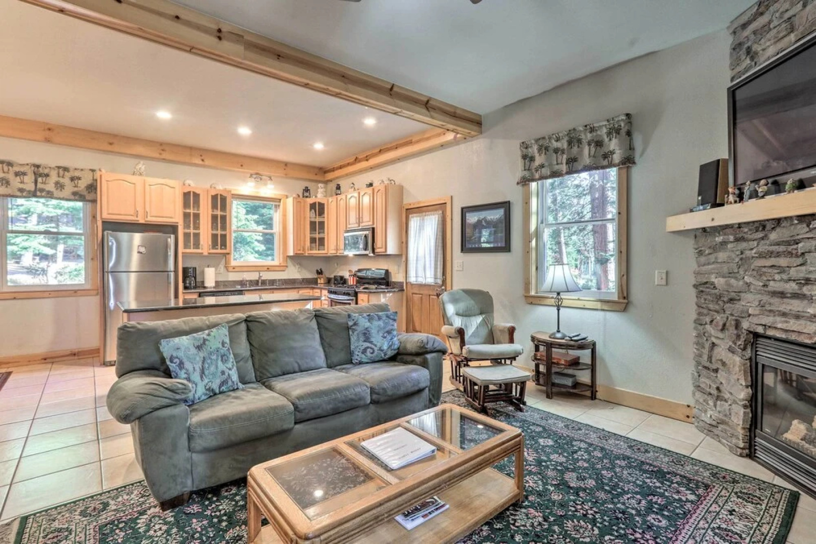 Carnelian Bay Home w/ Hot Tub Near Tahoe Skiing