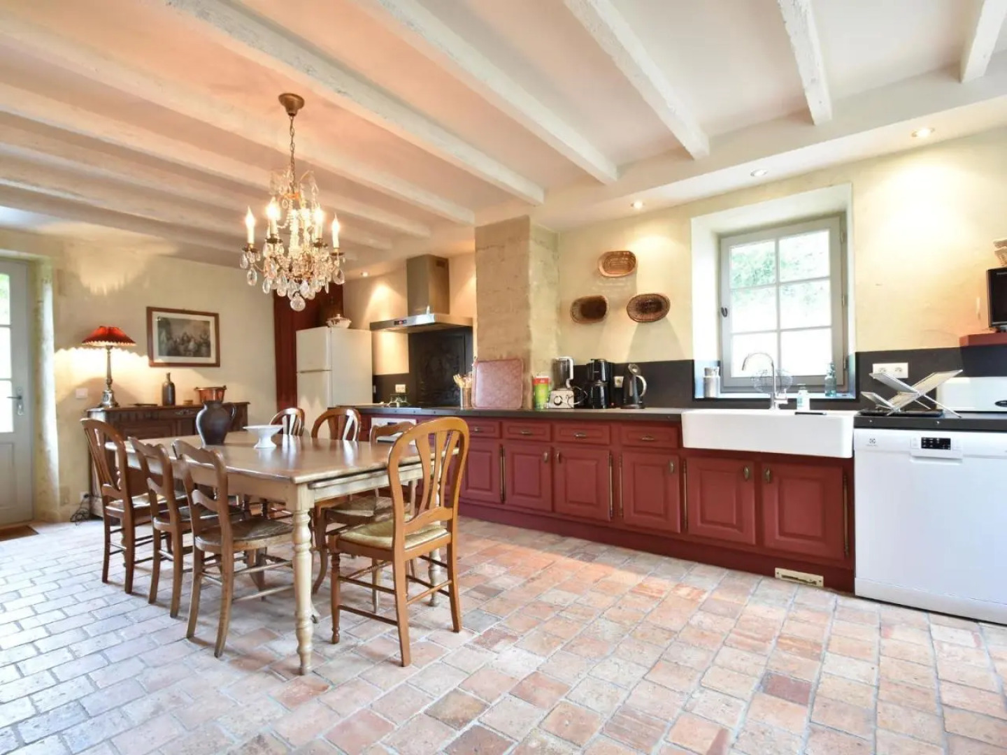 Luxurious mansion in Lantheuil with garden