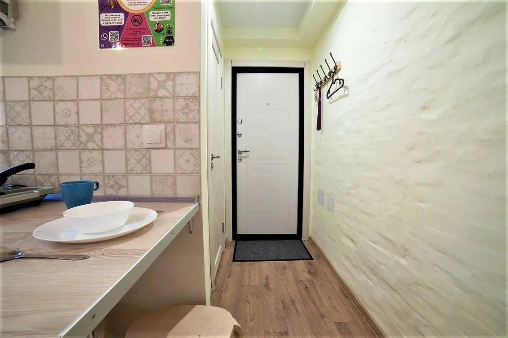 Диван и чемодан на улице Сибиряков-Гвардейцев