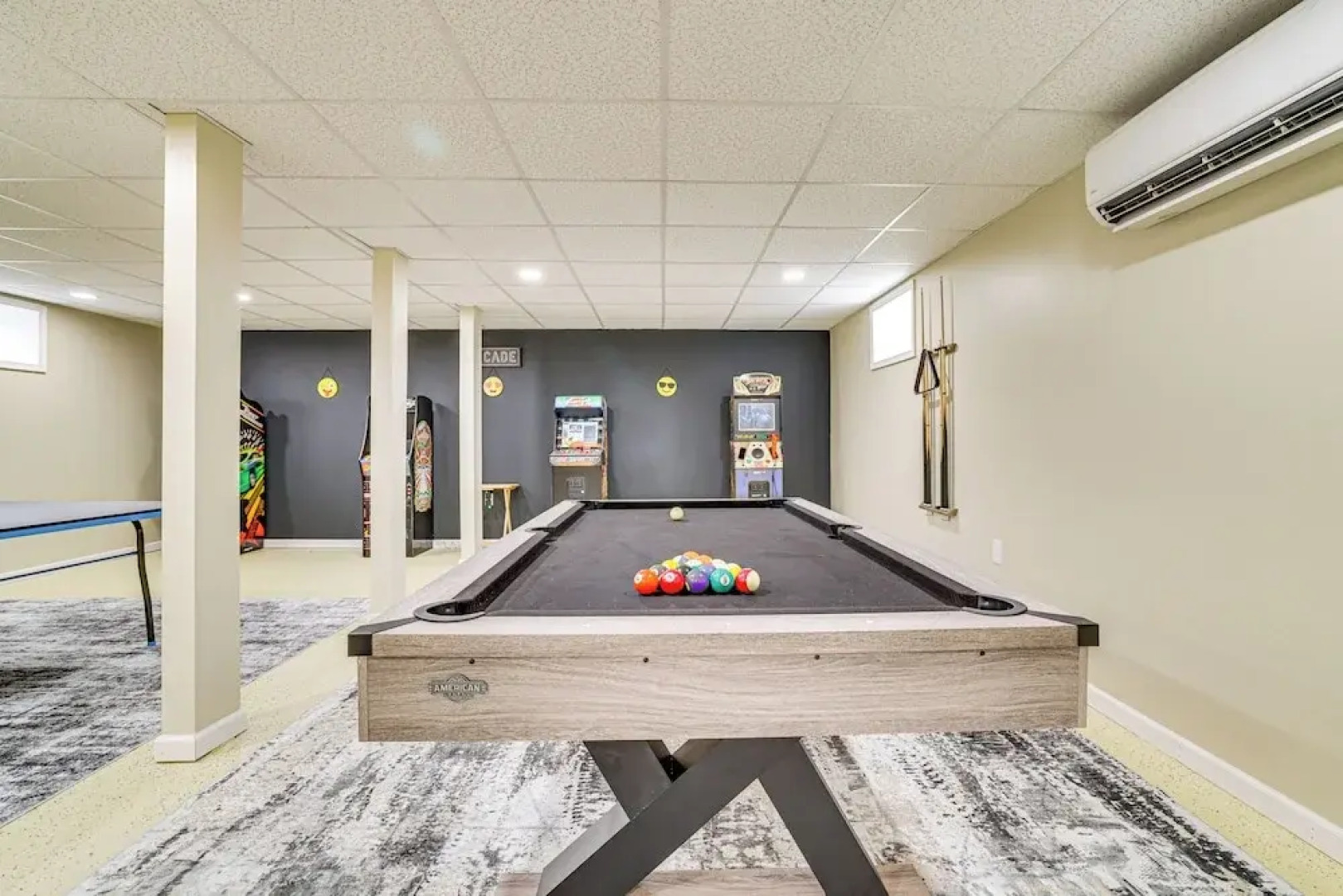 Hot Tub + Decks: Tree-lined Retreat in Pocono Lake