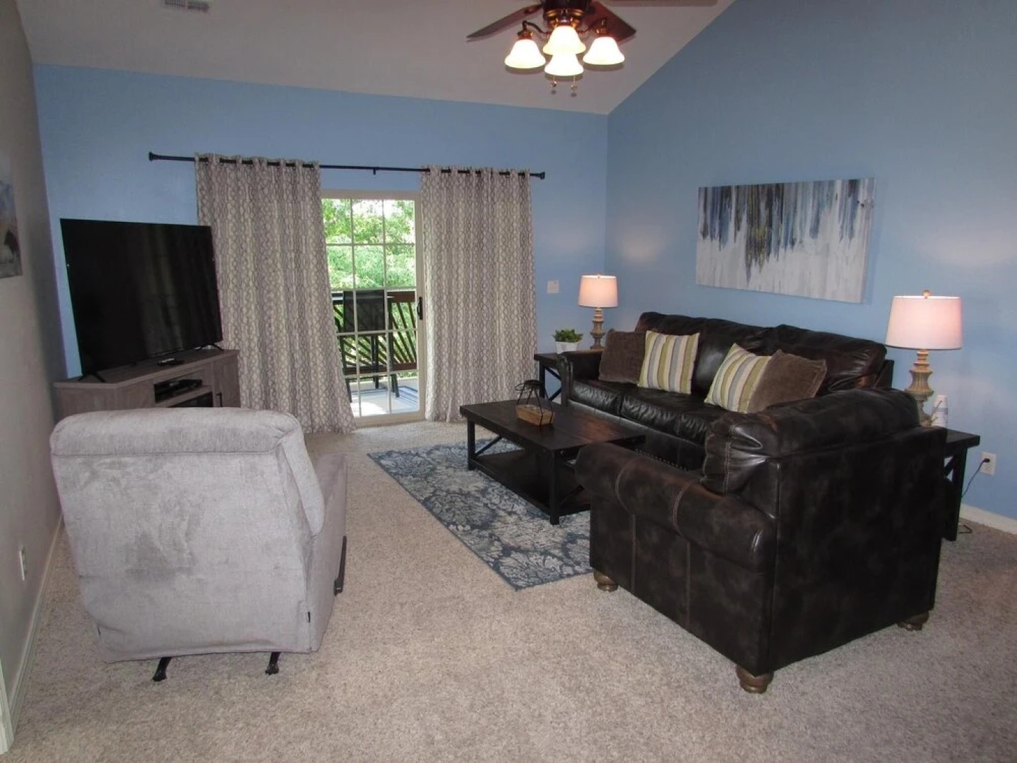 Condo A-7 3 Bedroom Condo by Redawning